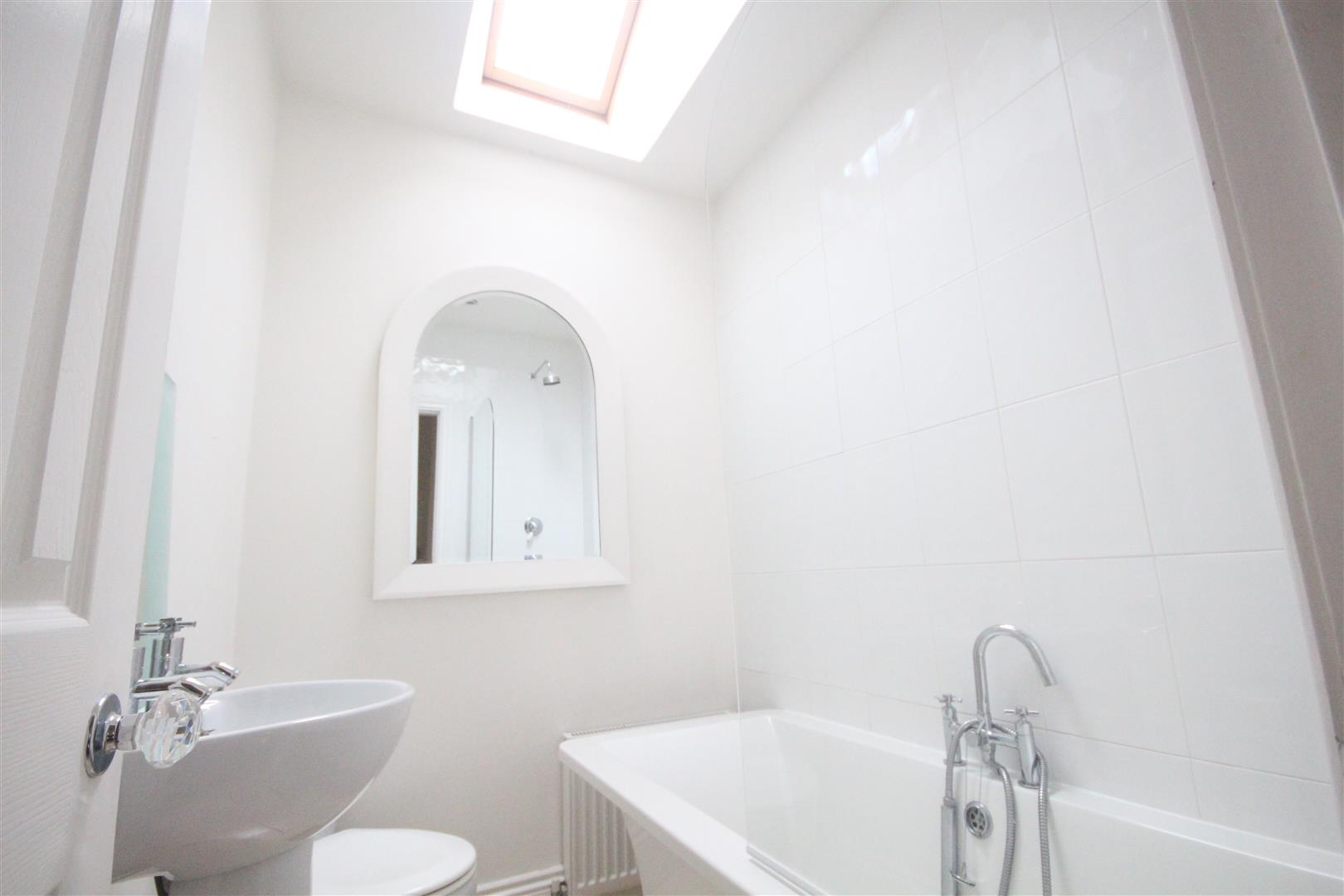 2 bedroom mid terrace house To Let in Barnoldswick - IMG_8539.jpg